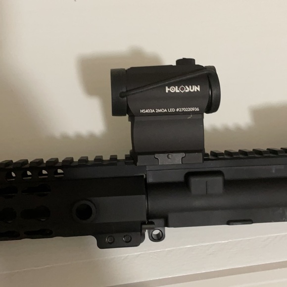 10.5 inch upper with Midwest industries keymod foregrip. Holosun Hs403 2 Moa dot - Picture 3 of 5